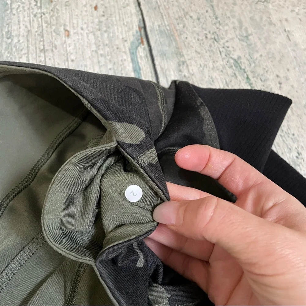 Lululemon 2 patience pant Palm party fatigue black green camo luon leggings zip - Picture 9 of 12